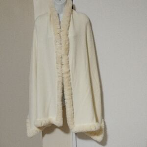 Elegant Cream Faux Fur Trim Cape